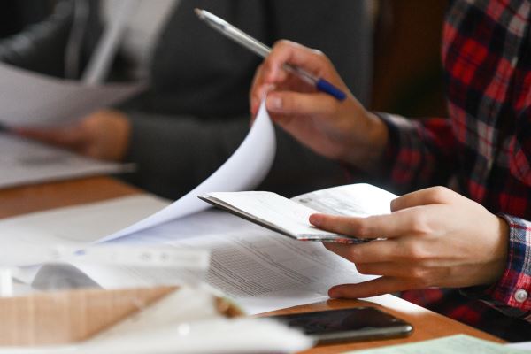 Работа приемной комиссии физического факультета МГУ